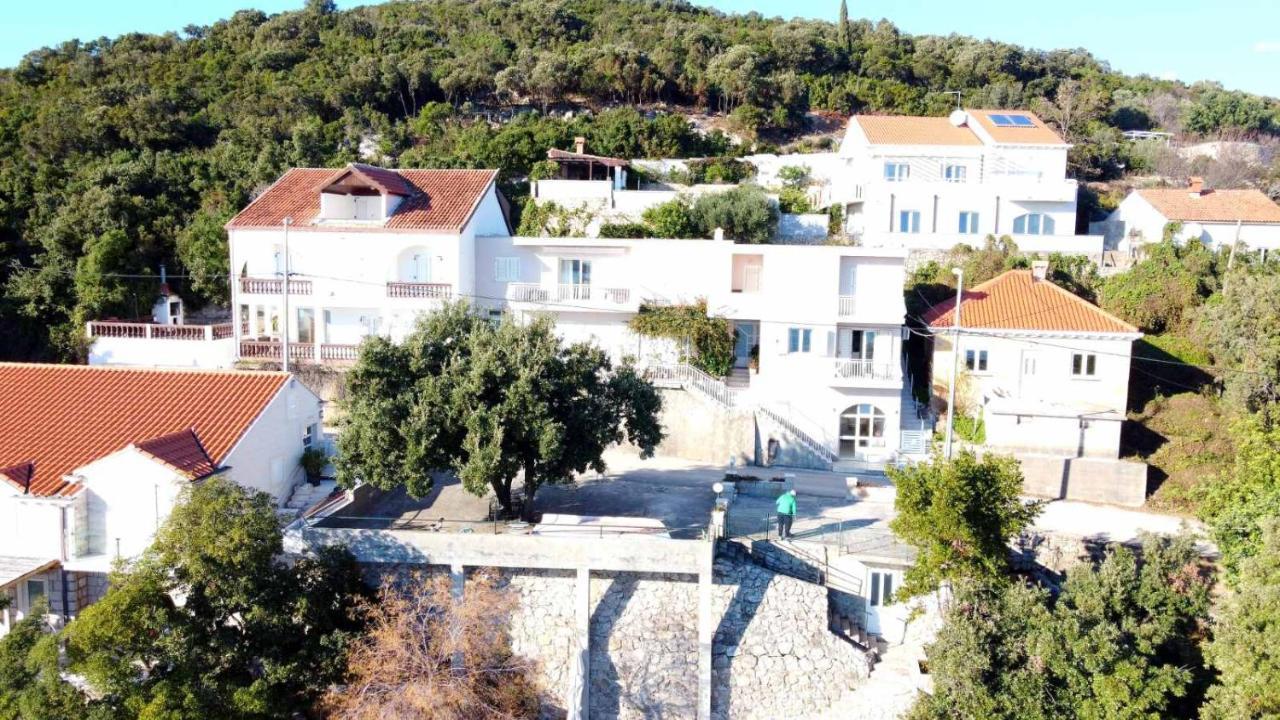 Apartments Becir Molunat Bagian luar foto