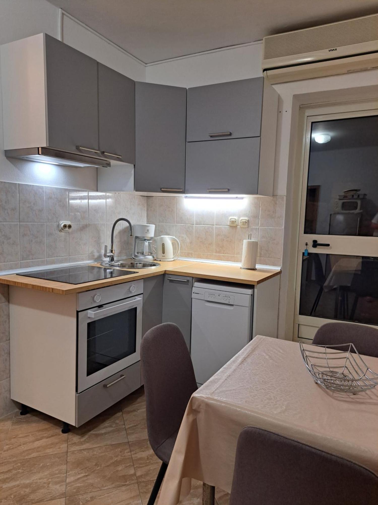 Apartments Becir Molunat Bagian luar foto