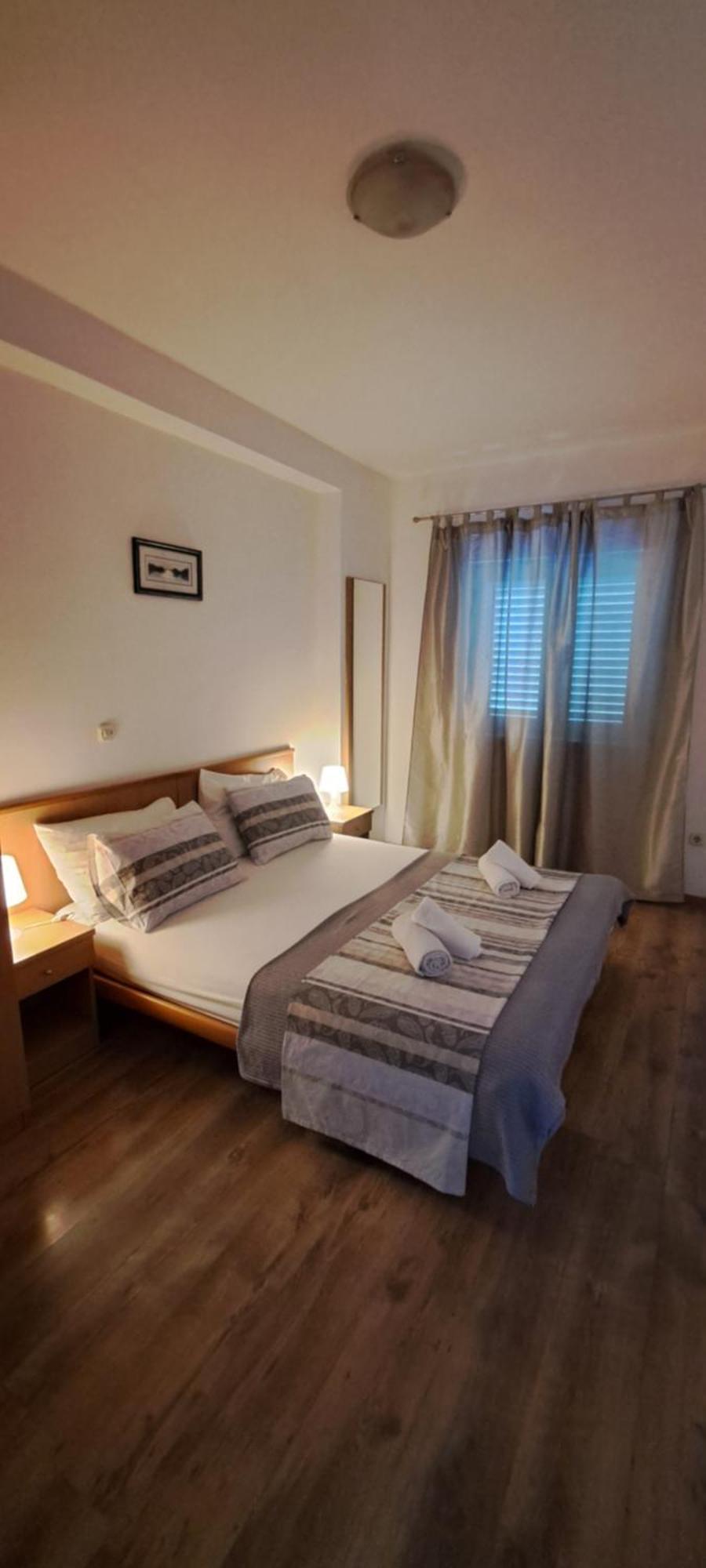 Apartments Becir Molunat Bagian luar foto
